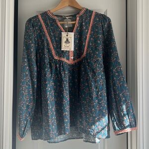 NWT Easel blouse with pockets.